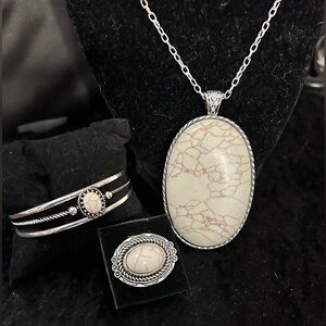 Elegant Silver and Cream Jewelry Set